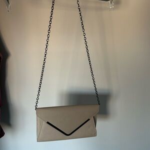 🧡5/$25🧡Aldo Cream and Black Envelope Clutch